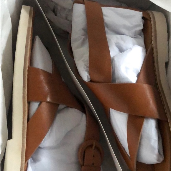 Vince Morris Strappy Flat Sandal - Picture 9 of 14